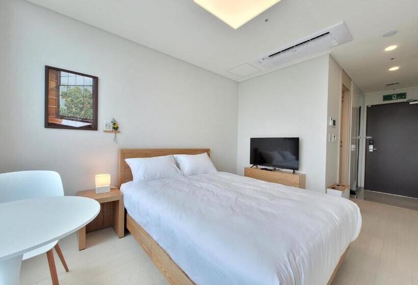 标准间, Dahlbit Stay