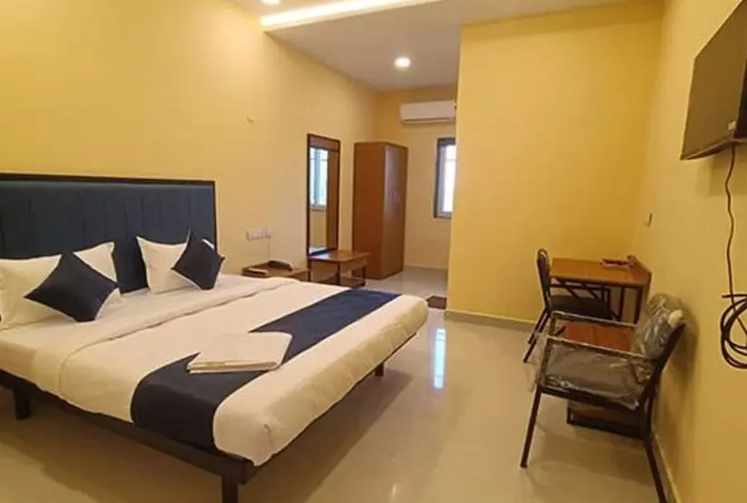 デラックスルーム, Fabhotel Mint Park Nr Nmims College