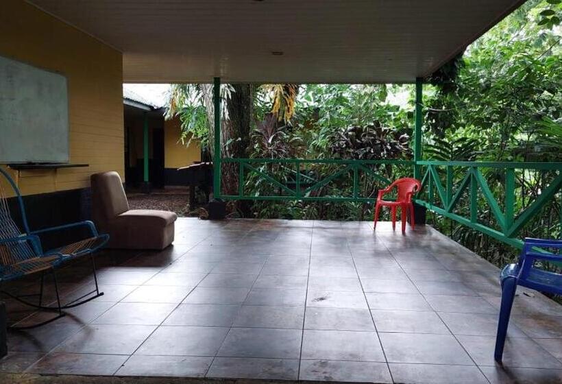 غرفة عائلية حمام مشترك, Hal