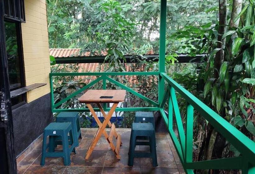 غرفة عائلية حمام مشترك, Hal