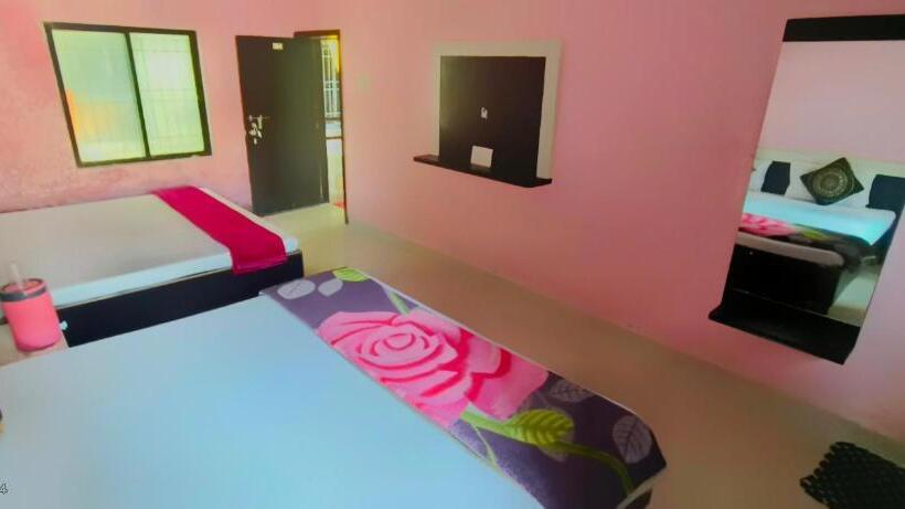 חדר אקונומי, Laxmi