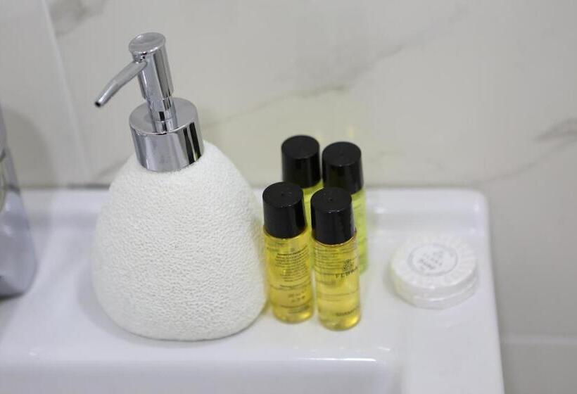 اتاق استاندارد با بالکن, Luxor Rabath