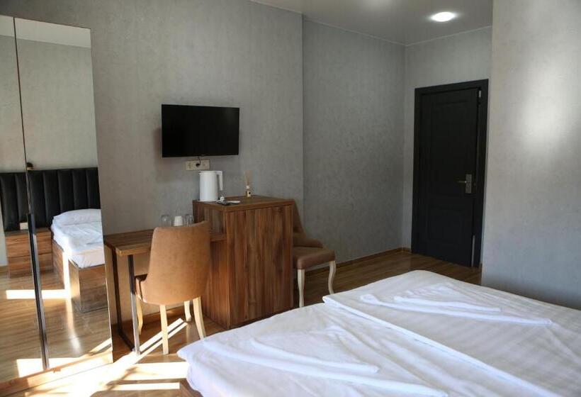 اتاق استاندارد با بالکن, Luxor Rabath