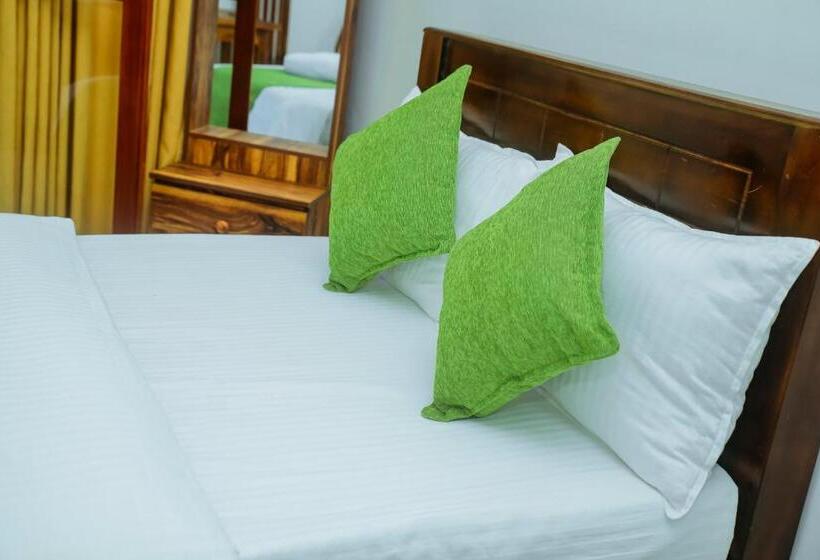 Deluxe Room with Balcony, Maharajah Grand