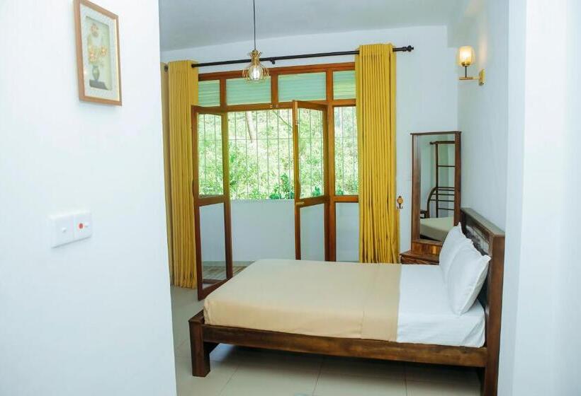 Deluxe Room with Balcony, Maharajah Grand