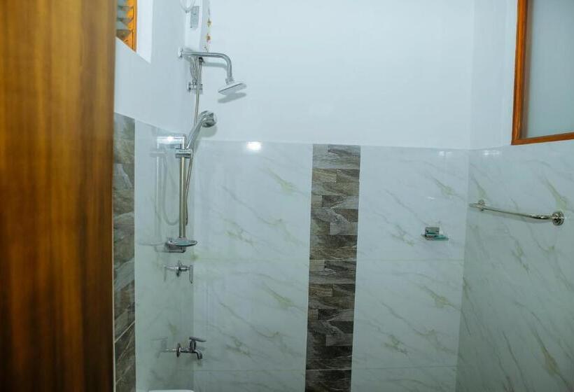 Deluxe Room with Balcony, Maharajah Grand