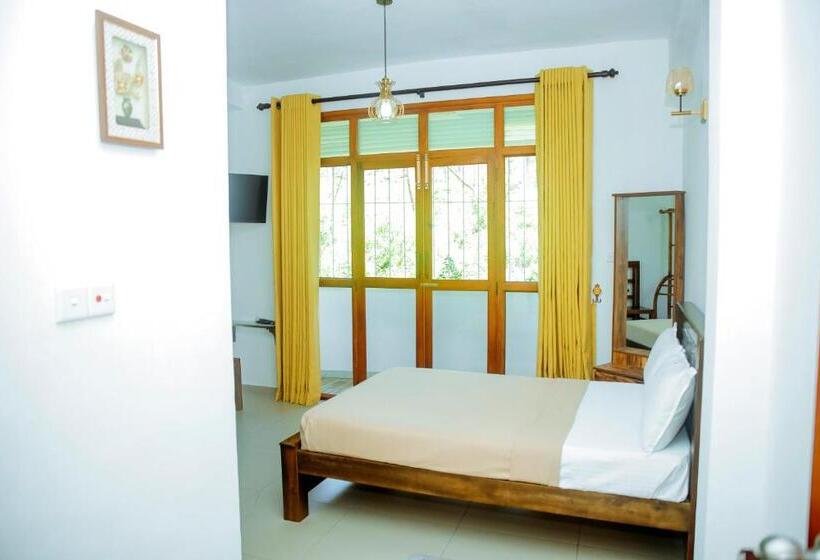 Deluxe Room with Balcony, Maharajah Grand