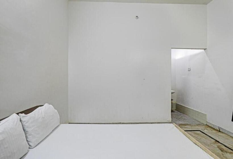 三人经典房间, Oyo Deewan Banquets & Resort