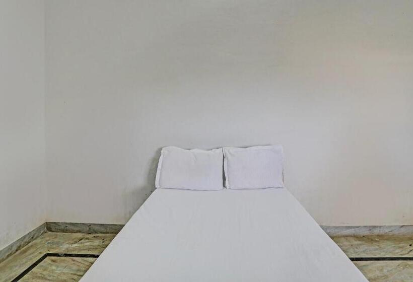 三人经典房间, Oyo Deewan Banquets & Resort