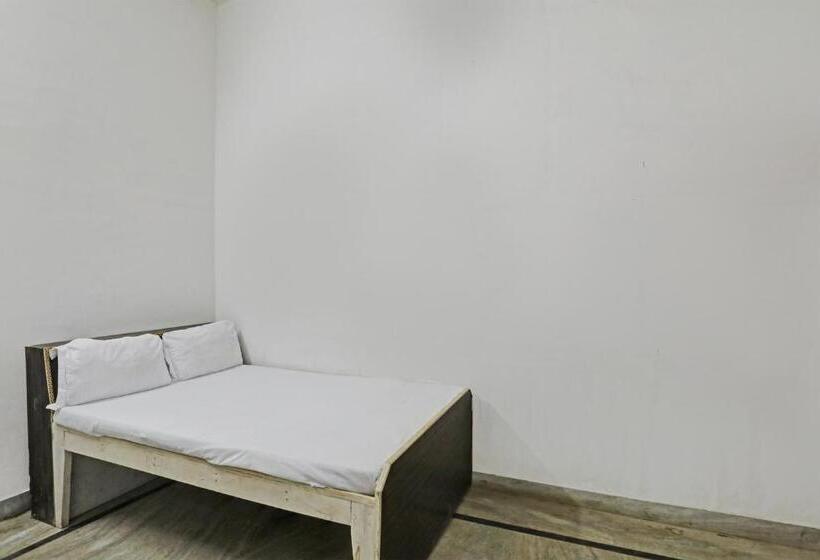 三人经典房间, Oyo Deewan Banquets & Resort