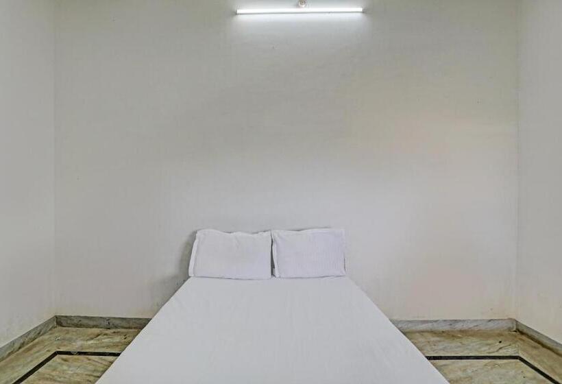 三人经典房间, Oyo Deewan Banquets & Resort