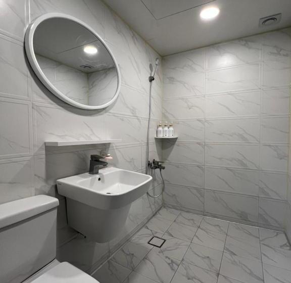 标准间, Jjak Motel