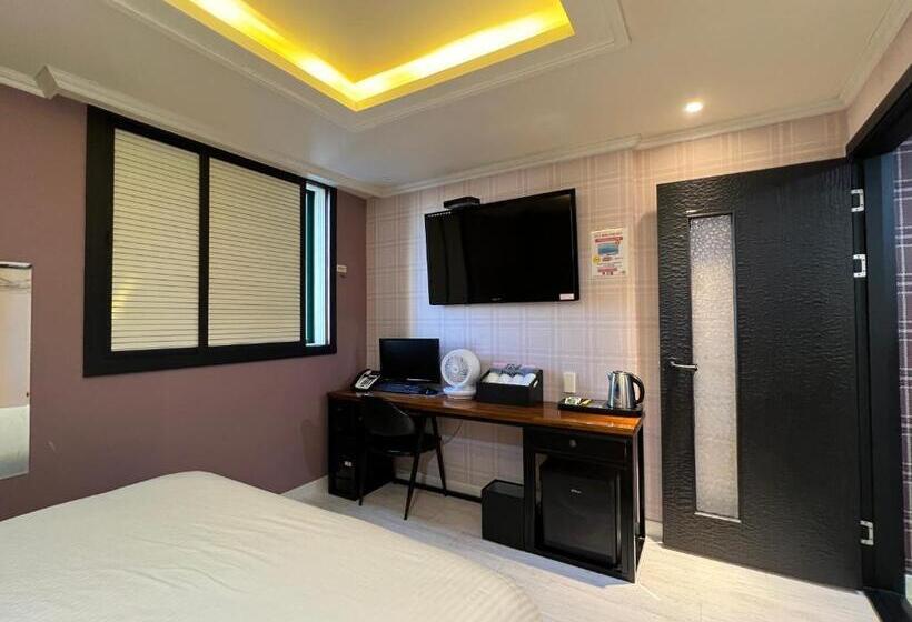 标准间, Jjak Motel