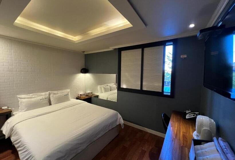 标准间, Jjak Motel