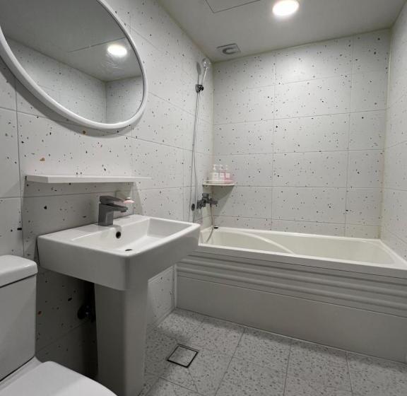 标准间, Jjak Motel