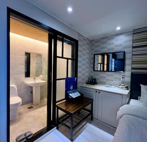 标准间, Jjak Motel