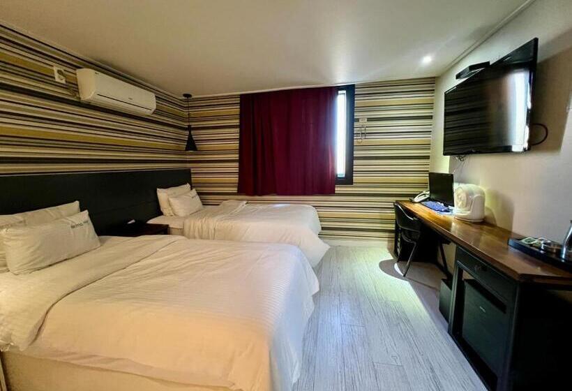 标准间, Jjak Motel