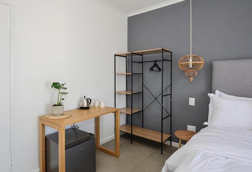 غرفة قياسية, 19 Beach Road