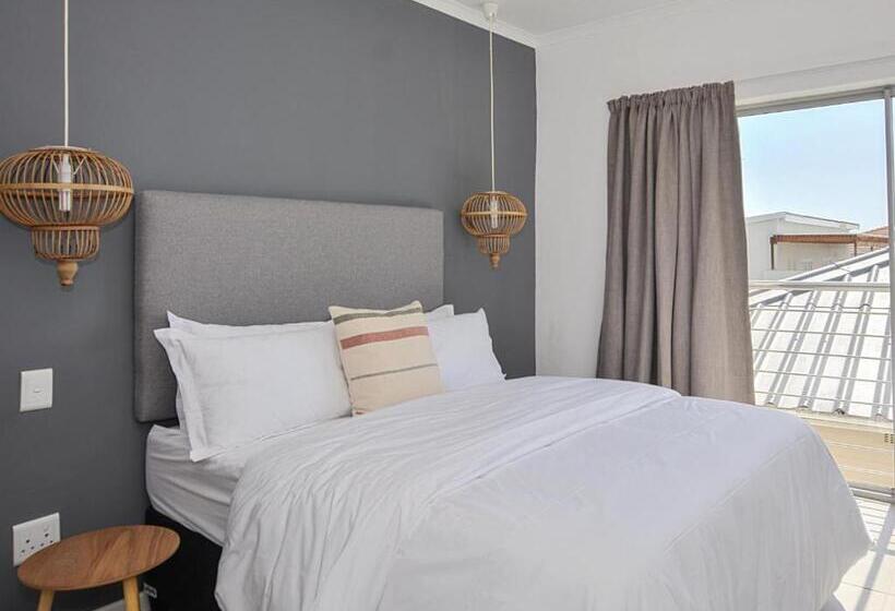 غرفة قياسية, 19 Beach Road