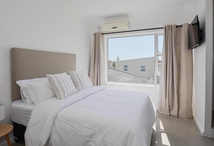 غرفة قياسية, 19 Beach Road