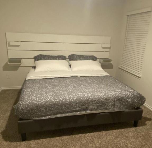 Стандартный Номер Кровать Кинг, Cozy Room In A Quiet House For Professionals / Business Travel