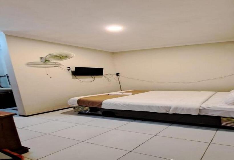 Номер Deluxe, Guest House Nusa Indah Batu Malang