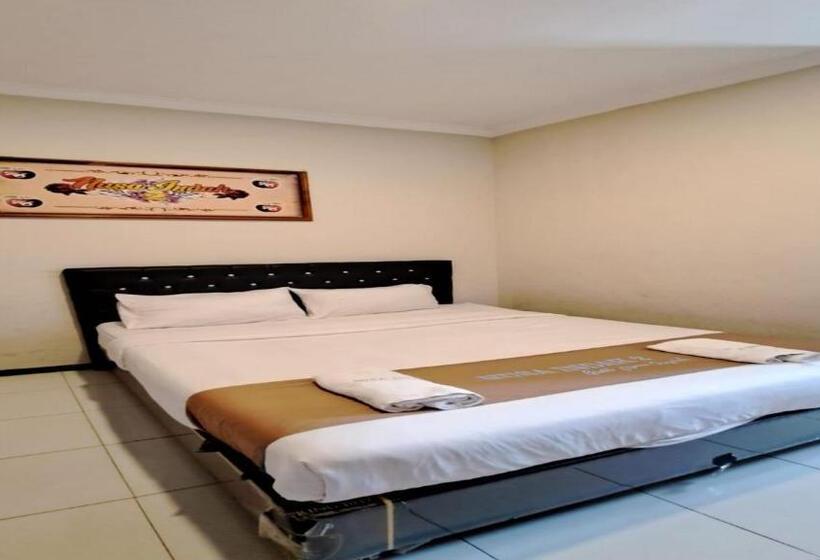 Номер Deluxe, Guest House Nusa Indah Batu Malang