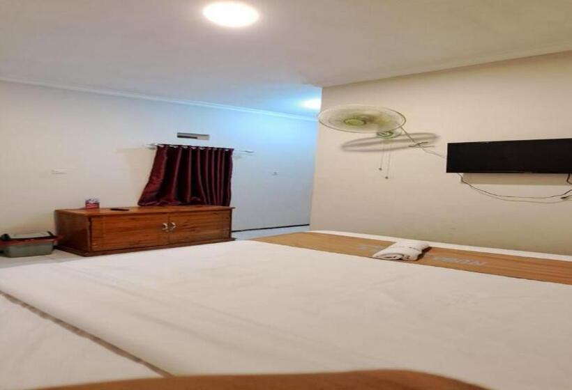 Номер Deluxe, Guest House Nusa Indah Batu Malang
