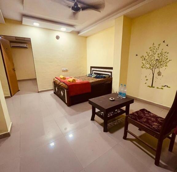 חדר סטנדרט לארבעה, Namaste Nirvana Guest House