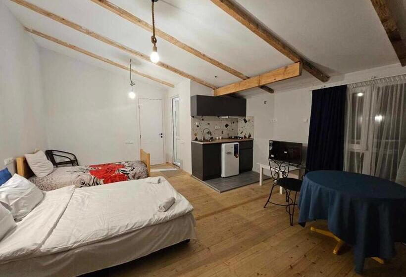 اتاق استاندارد سه تخته با بالکن, Tamara