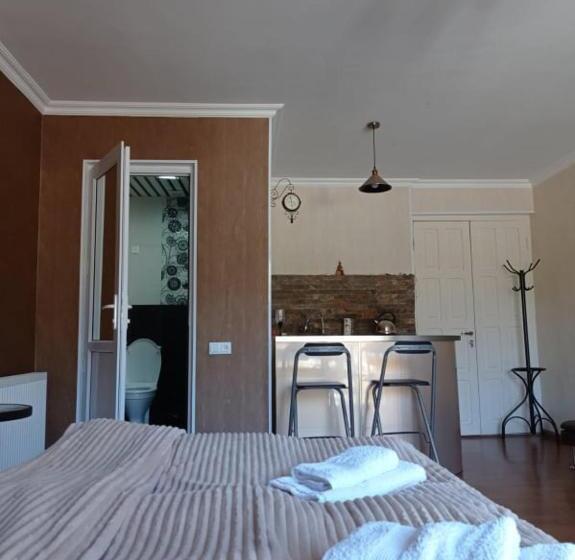 اتاق استاندارد سه تخته با بالکن, Tamara