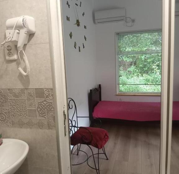 اتاق استاندارد چهار تخته, Tamara