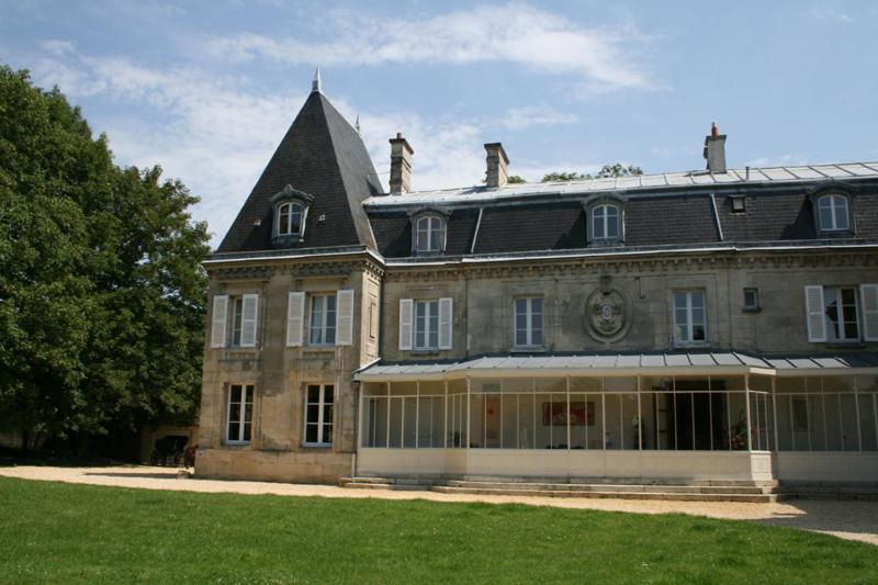 Quarto Estandar, Château De Roberville