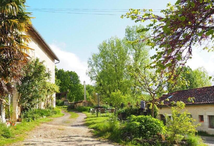 Номер Стандарт, Hameau De La Brousse