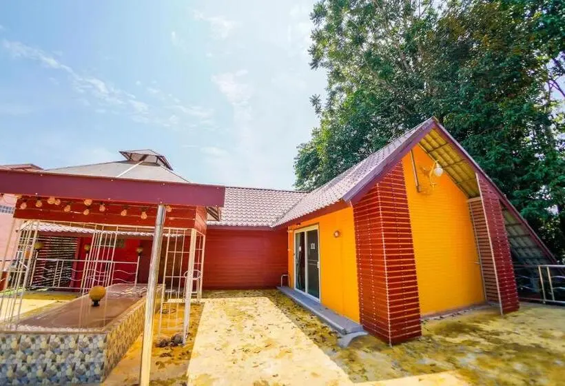 バルコニー付きデラックスルーム, Happy Garden Resort Betong