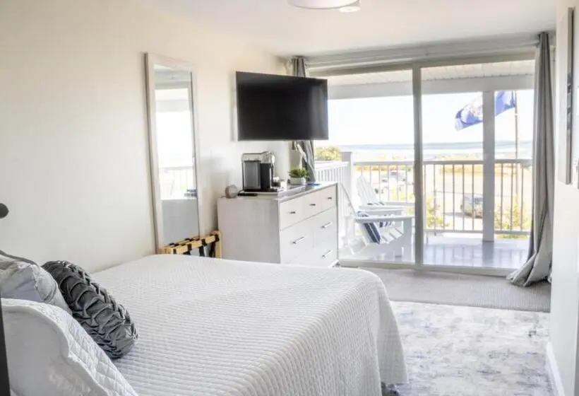 オーシャンビュースタンダードルームバルコニー付き, 935 Ocean, A Beachside Inn