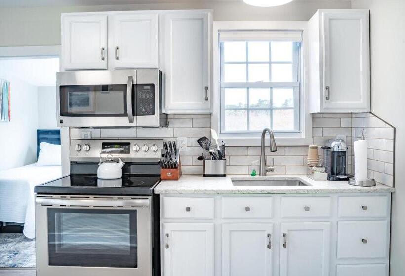 جناح عائلي, 935 Ocean, A Beachside Inn