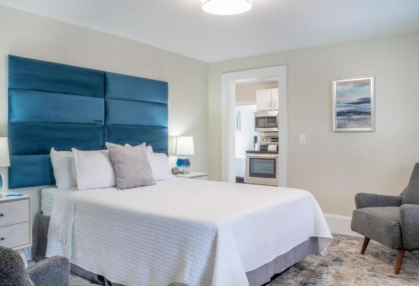 جناح عائلي, 935 Ocean, A Beachside Inn