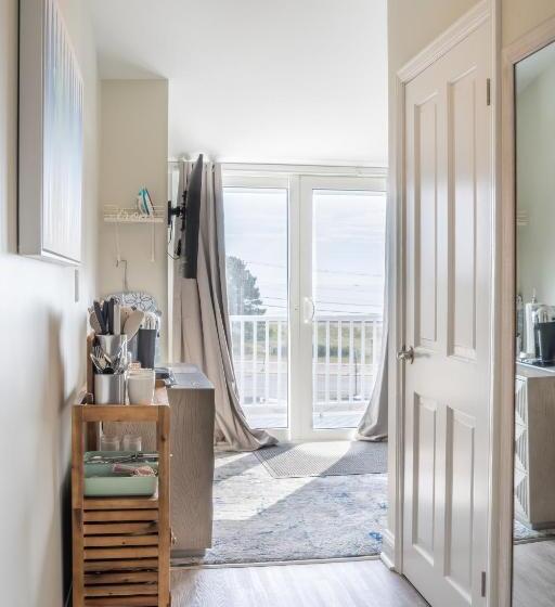 إستوديو قياسى مطل على البحر, 935 Ocean, A Beachside Inn