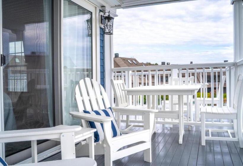 غرفة قياسية مطلّة علي البحر مزوَّدة بشُرفة, 935 Ocean, A Beachside Inn