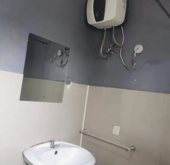 اتاق استاندارد سه نفره, Enclave Hills