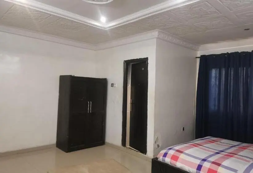اتاق استاندارد سه نفره, Enclave Hills