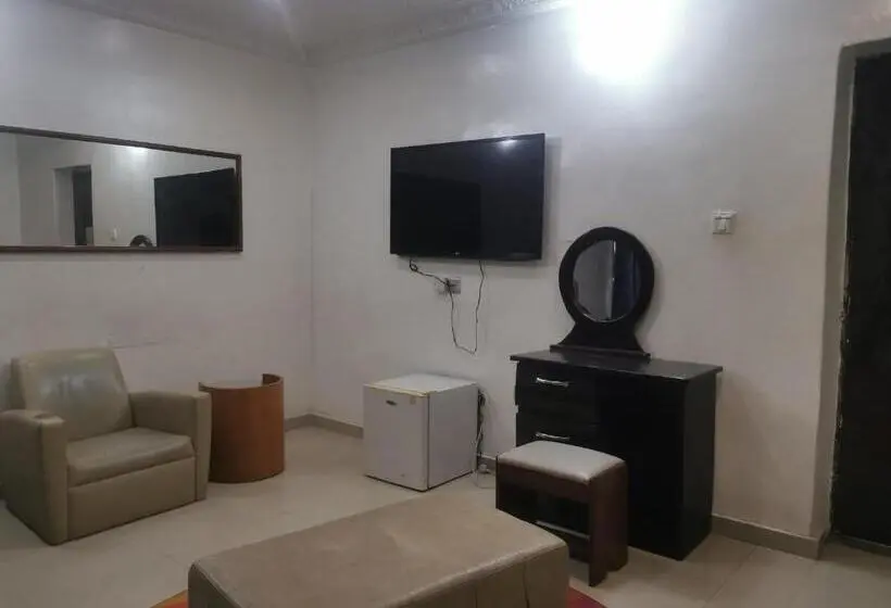 اتاق استاندارد سه نفره, Enclave Hills