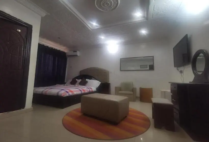 اتاق استاندارد سه نفره, Enclave Hills