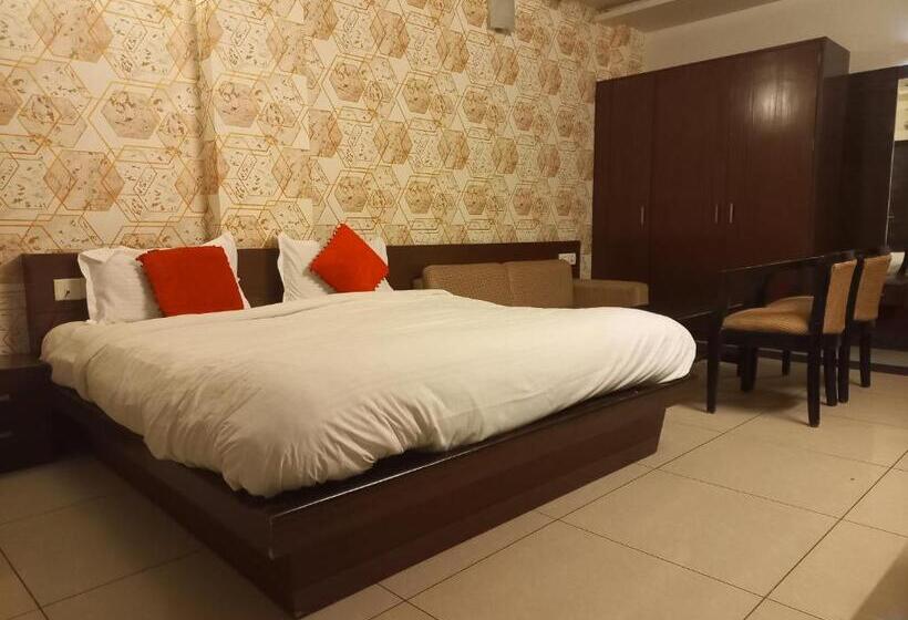 Семейный Номер Deluxe, Lifes Callingg