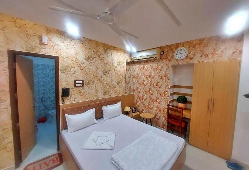 חדר משפחתי, Sunshine & Restaurant