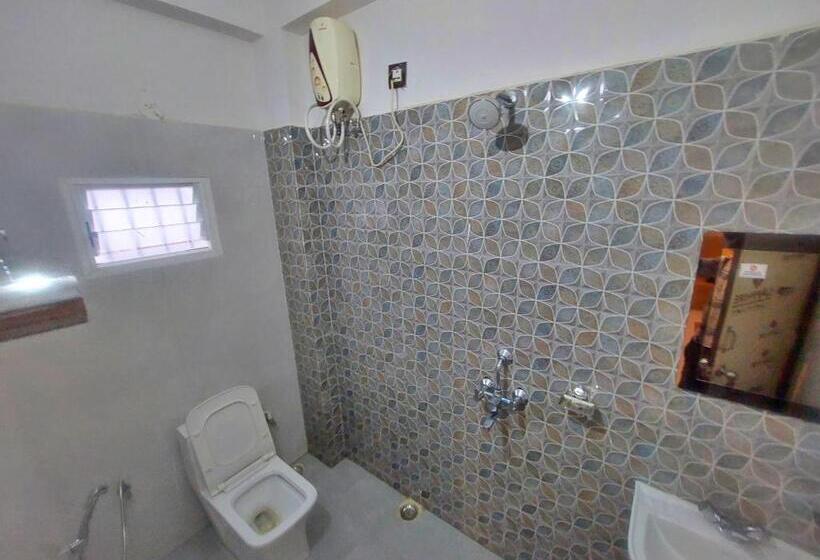 חדר משפחתי, Sunshine & Restaurant