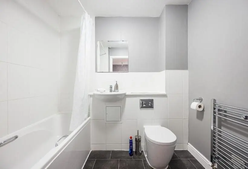 バス共有のスタンダードルーム, Beautiful Large Rooms In Ashford