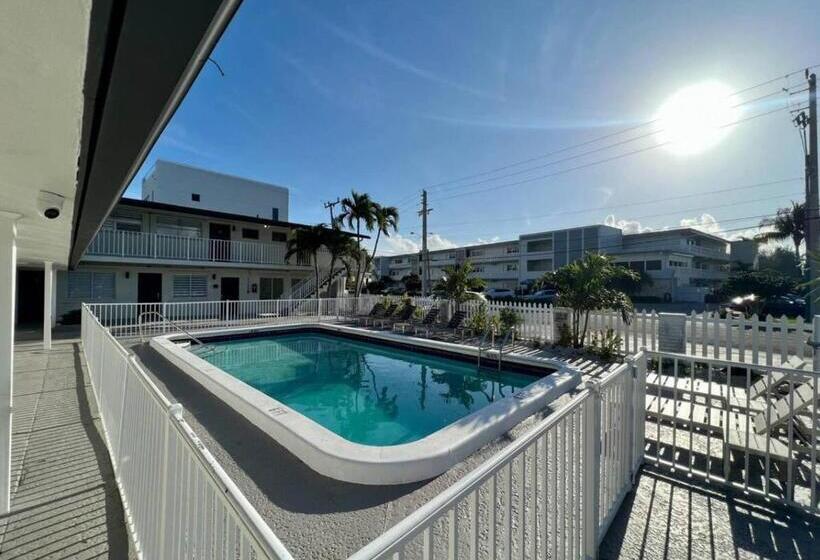 スタンダードルーム, Room In Guest Room   Elegant Remodeled Beach Hotel   05