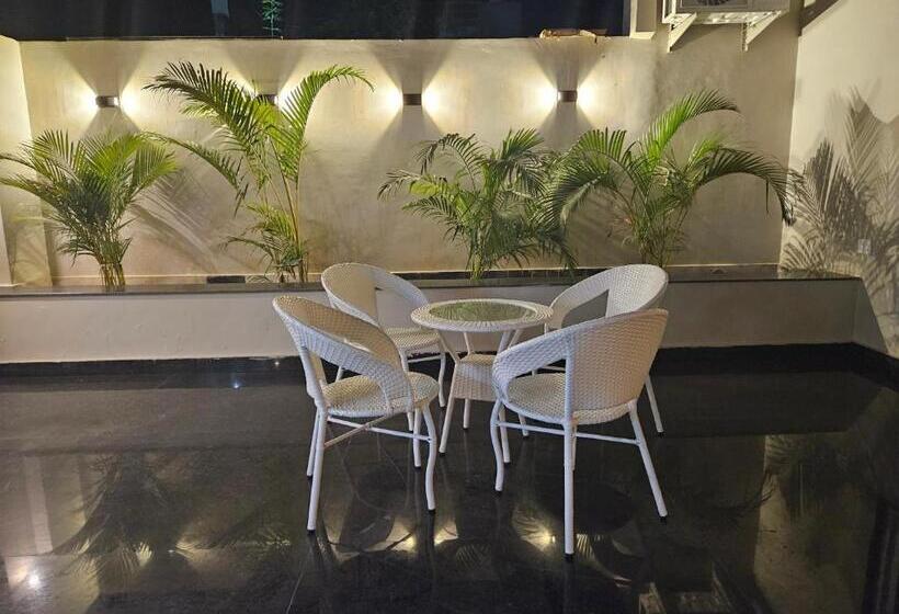 带阳台套房, The Lodgers Boutique Hotel Near India Expo Centre & Mart Greater Noida